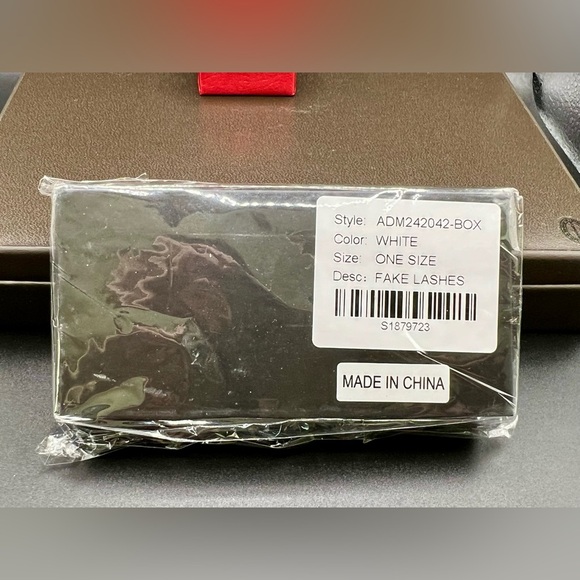 NIB Dolls Kill Darker Wavs 2 Pair Faux White Eyelashes Normal & Dramatic Length - Picture 6 of 8